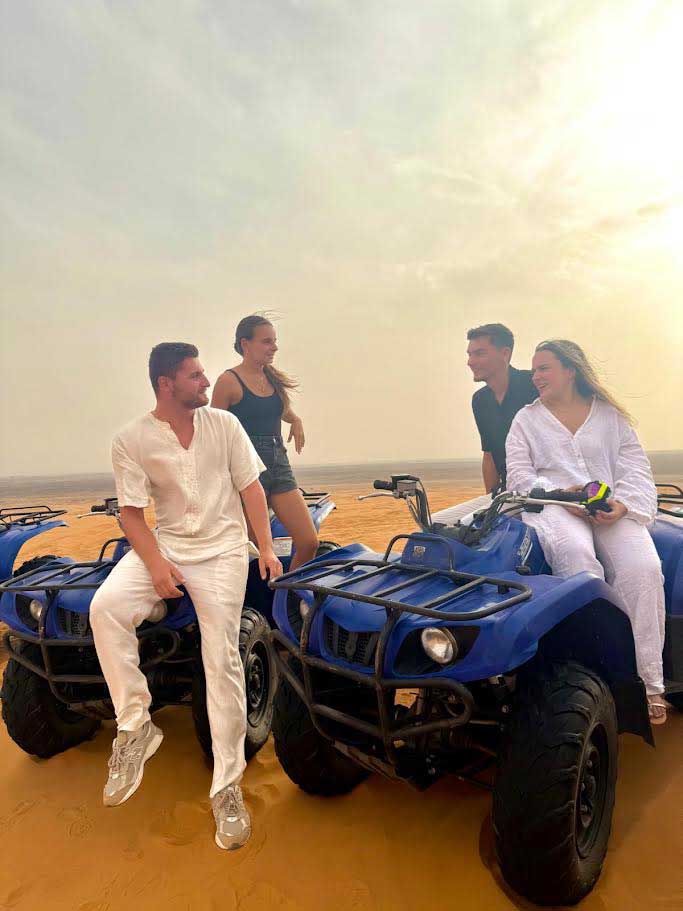 Parejas con quads en el desierto de Merzouga